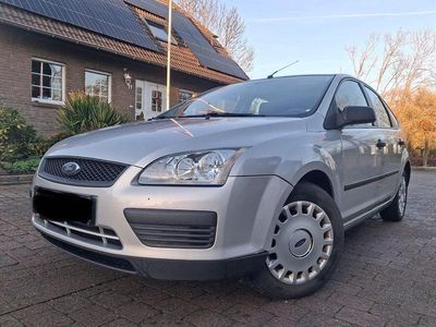 Silber Gebraucht 2006 Ford Focus Ghia Limousine | 1.699 € (Guter Preis)