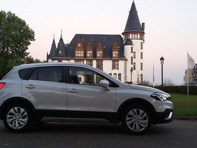 Second-hand Suzuki SX4 136 CP (100 kW) 2020 Alb Berlinǎ