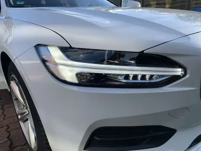 Gebraucht Volvo V90 Momentum 150 PS (110 kW) 2019 Weiß Kombi