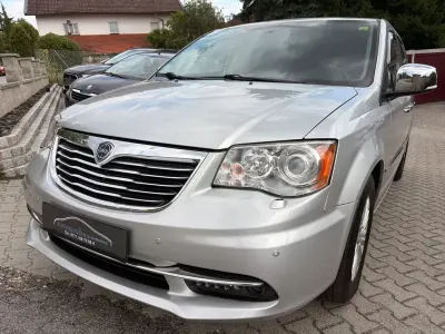 Gebraucht Lancia Voyager Gold 283 PS (208 kW) 2013 Silber Van / Kleinbus