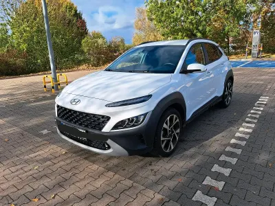 Gebraucht Hyundai Kona Intro Edition 120 PS (88 kW) 2021 Weiß SUV