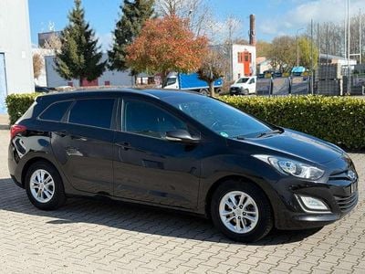 Gebraucht Hyundai i30 Classic 90 PS (66 kW) 2015 Schwarz Kombi