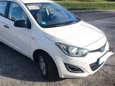 Gebraucht Hyundai i20 Classic 86 PS (63 kW) 2013 Weiß Kleinwagen