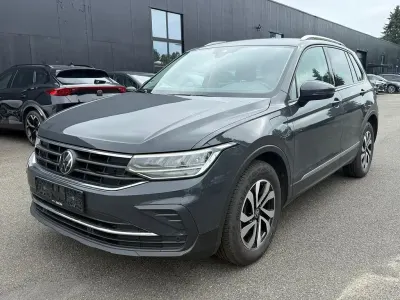 Gebraucht VW Tiguan Life 245 PS (180 kW) 2023 Grau SUV