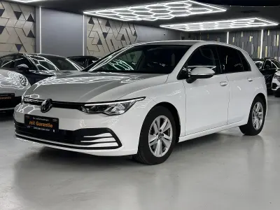 Gebraucht VW Golf VII Life 150 PS (110 kW) 2021 Weiß Kleinwagen