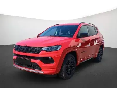 Gebraucht Jeep Compass Altitude 131 PS (96 kW) 2023 Rot SUV