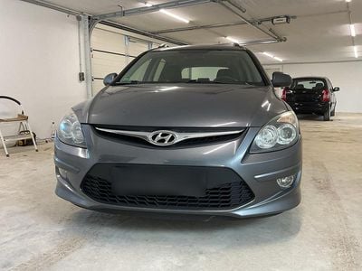 Gebraucht Hyundai i30 109 PS (80 kW) 2010 Grau Kombi