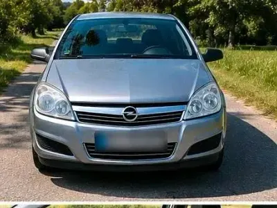 Gebraucht Opel Astra Innovation 90 PS (66 kW) 2009 Silber Limousine