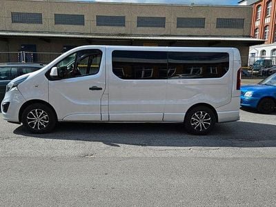 Silber Gebraucht 2015 Opel Vivaro S Van / Kleinbus | 13.800 € (Etwas zu teuer)