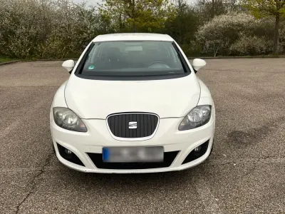 Usata Seat Leon 105 CV (77 kW) 2011 Bianco Utilitaria
