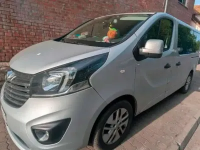 Gebraucht Opel Vivaro 145 PS (106 kW) 2016 Silber Van / Kleinbus