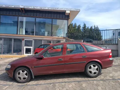 Occasion Opel Vectra 100 ch (73 kW) 1998 Rouge Berline