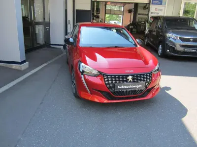 Gebraucht Peugeot 208 Active 101 PS (74 kW) 2023 Elixir rot Kleinwagen