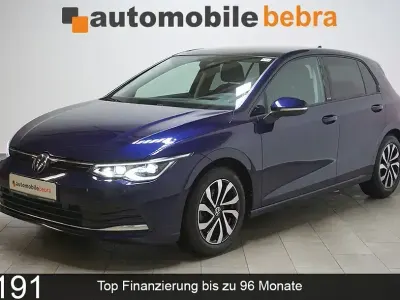 Używany VW Golf VIII Active 150 KM (110 kW) 2022 Niebieski Sedan/Limuzyna