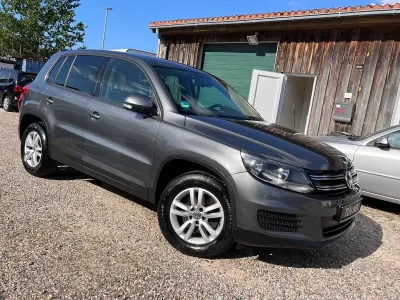 Gebraucht VW Tiguan Trendline 125 PS (91 kW) 2015 Grau SUV