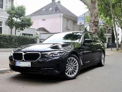 Schwarz Gebraucht 2022 BMW 520 Luxury Line Kombi | 26.950 €