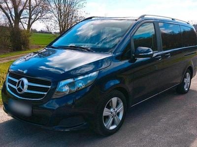 Gebraucht Mercedes V220 Edition 163 PS (119 kW) 2016 Blau Van / Kleinbus