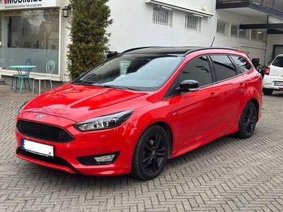 Usado Ford Focus ST-Line 140 HP (102 kW) 2018 Vermelho Sedan