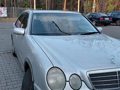 Gebraucht Mercedes E220 143 PS (105 kW) 2001 Silber Limousine