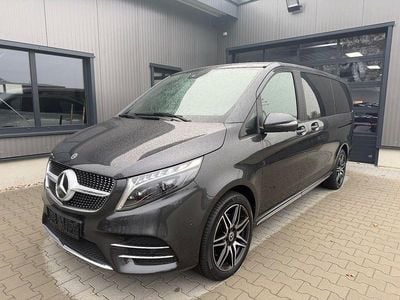 Grau Gebraucht 2023 Mercedes V300 AMG Van / Kleinbus | 59.489 € (Guter Preis)