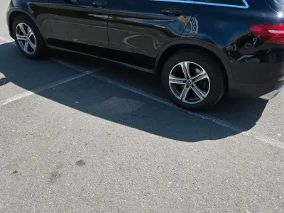 Używany Mercedes GLC250 204 KM (150 kW) 2019 Czarny Sedan/Limuzyna