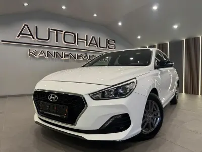 Gebraucht Hyundai i30 Passion 99 PS (72 kW) 2018 Weiß Limousine