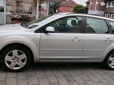 Silber Gebraucht 2007 Ford Focus Style Kombi | 3.000 € (Teuer)
