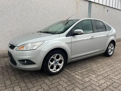 Gebraucht Ford Focus 101 PS (74 kW) 2011 Grau Limousine