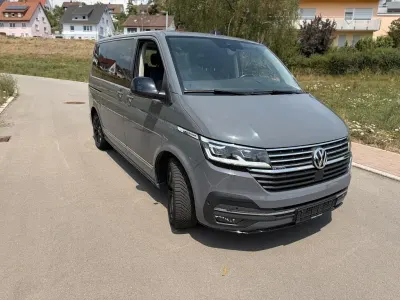 Gebraucht VW Multivan Highline 204 PS (150 kW) 2021 Grau Van / Kleinbus