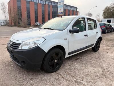 Weiß Gebraucht 2009 Dacia Sandero Limousine | 820 € (Guter Preis)