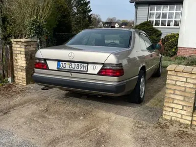 Gebraucht Mercedes E300 179 PS (131 kW) 1989 Gold Cabrio