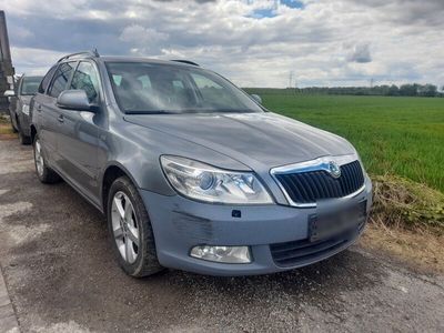 gebraucht Skoda Octavia 1.6 TDI Family*Navi*Xenon*Tempomat*77kw