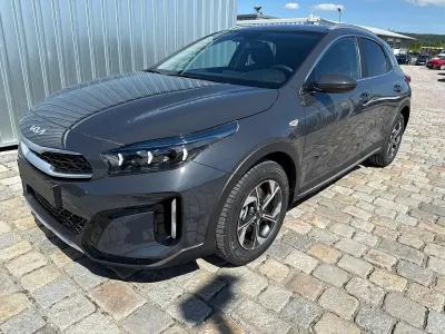 Neu Kia XCeed Style 150 PS (110 kW) 2026 Pentagrau metallic SUV