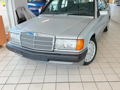 Gebraucht Mercedes 190 109 PS (80 kW) 1990 Silber Limousine