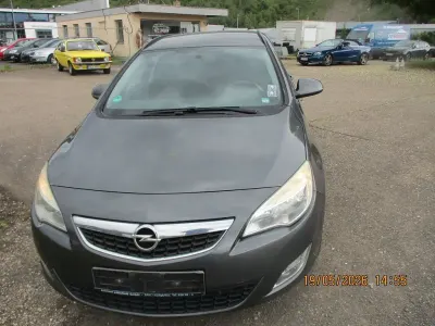 Gebraucht Opel Astra Edition 110 PS (80 kW) 2011 Kombi