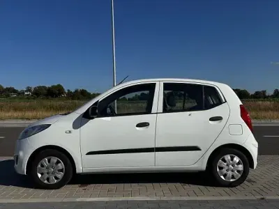 Gebraucht Hyundai i10 Edition 69 PS (50 kW) 2013 Weiß Kleinwagen