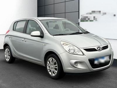 Gebraucht Hyundai i20 Style 101 PS (74 kW) 2012 Silber Kleinwagen