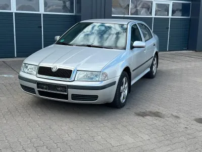 Używany Skoda Octavia 102 KM (75 kW) 2004 Srebrny Sedan/Limuzyna