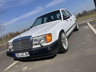 Gebraucht Mercedes E230 132 PS (97 kW) 1989 Weiß Limousine