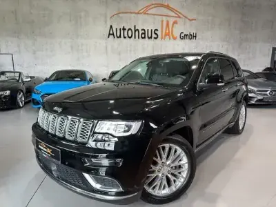 Käytetty Jeep Grand Cherokee Summit 286 HP (210 kW) 2016 Musta Katumaasturi