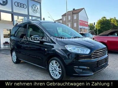 Gebraucht Ford Tourneo Courier 101 PS (74 kW) 2015 Schwarz Van / Kleinbus