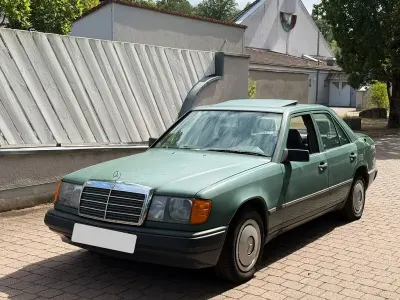 Gebraucht Mercedes E250 94 PS (69 kW) 1989 Grün Limousine