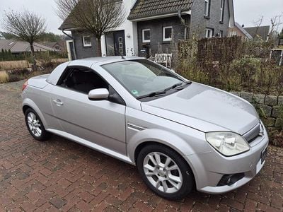 Second-hand Opel Tigra 95 CP (69 kW) 2006 Argintiu Cabrio