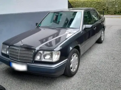 Brugt Mercedes E220 150 HK (110 kW) 1992 Sort Sedan