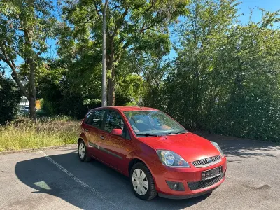 Gebraucht Ford Fiesta 80 PS (58 kW) 2007 Rot Kleinwagen