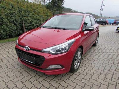 Gebraucht Hyundai i20 Passion 84 PS (61 kW) 2018 Rot Limousine