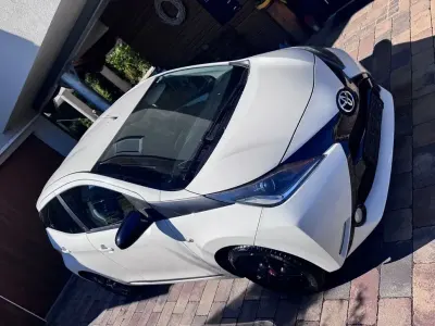 Gebraucht Toyota Aygo X-play 69 PS (50 kW) 2018 Weiß Kleinwagen