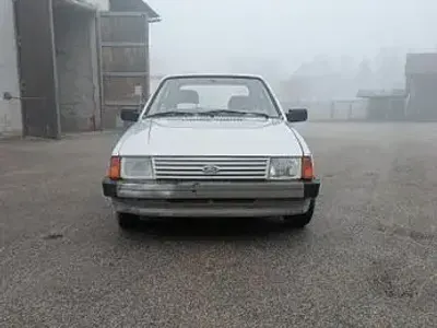 Gebraucht Ford Escort 69 PS (50 kW) 1984 Silber Coupé