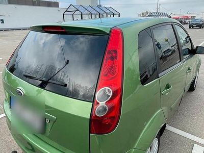 Grün Gebraucht 2007 Ford Fiesta Limousine | 1.900 € (Fairer Preis)
