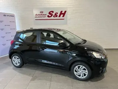 Gebraucht Hyundai i10 Select 67 PS (49 kW) 2024 Phantom black mineraleffekt Kleinwagen
